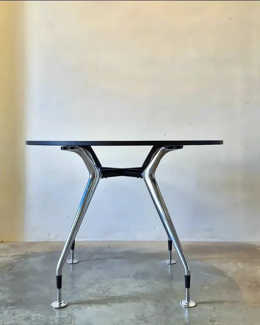 Vitra MedaMorph kerek tárgyaló- vagy étkezőasztal Alberto Medától