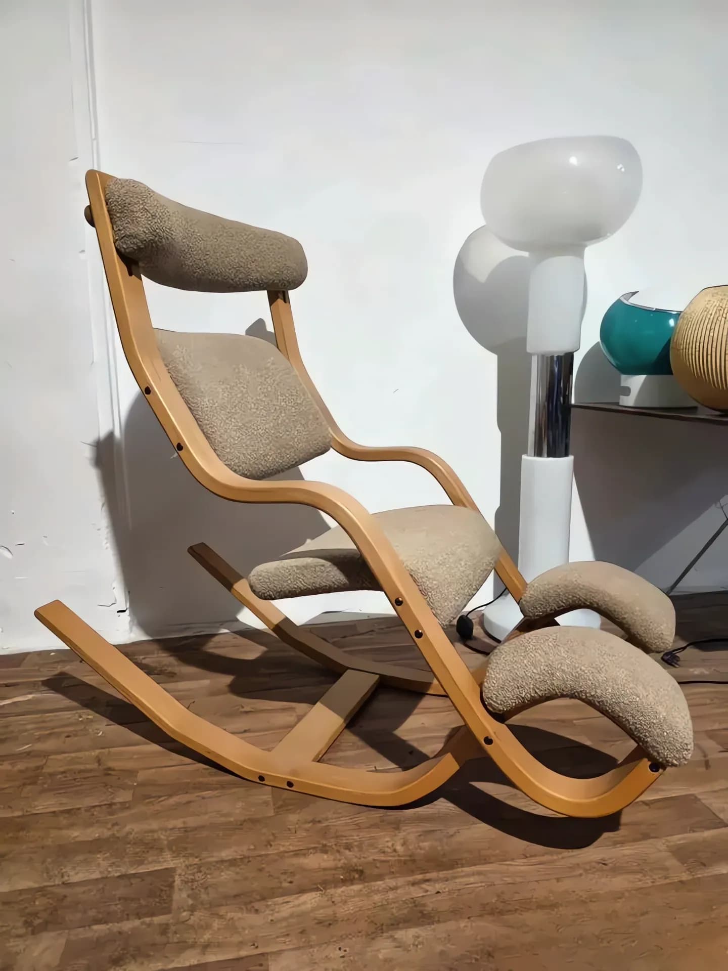 Кресло Stokke (Varier) Gravity Balance — 01.webp (enhanced)